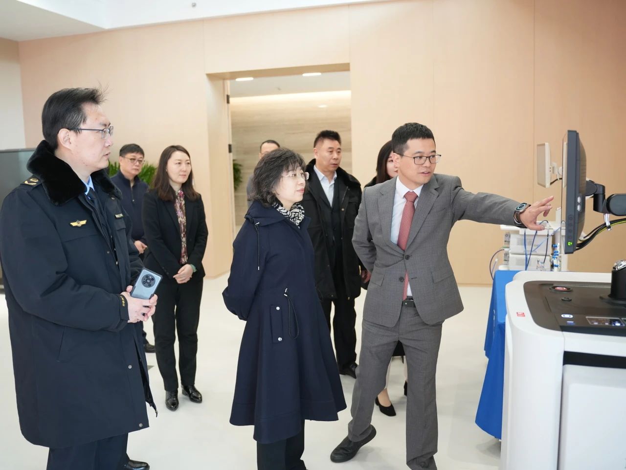 北京市药监局辅导一行光临SBOBET利记医疗发展春节前安全督导查抄及座谈调研